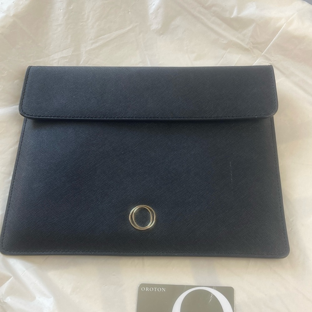 Oroton Meiter I-pad clutch black